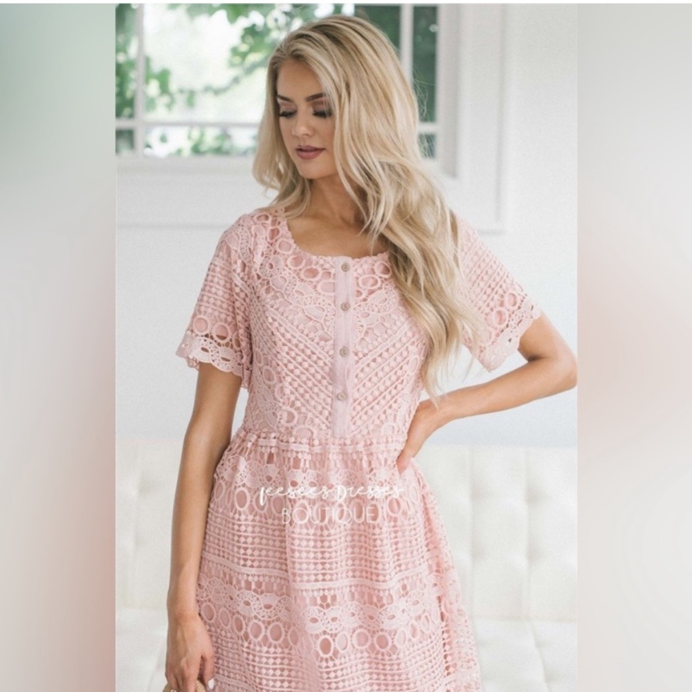 Piper & Scoot Pink Lace Dress Size Medium